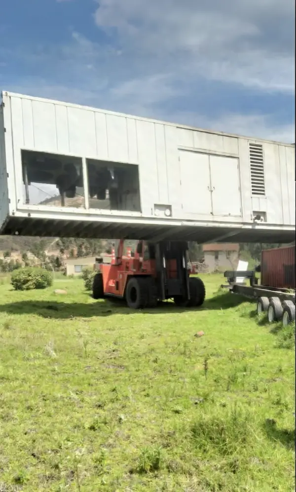 Movemos con montacargas